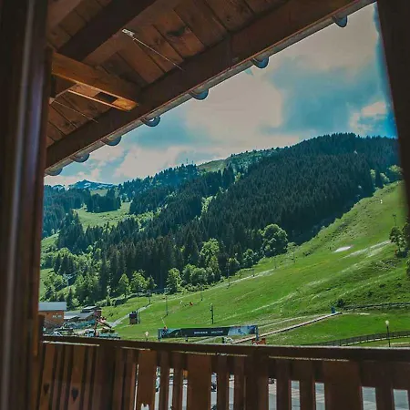 Les Grangettes Отель Мерибель